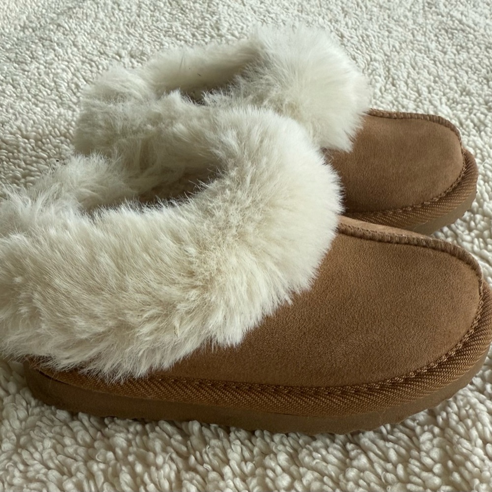 Toddler Cozy Tan Slippers with Faux Fur Lining
